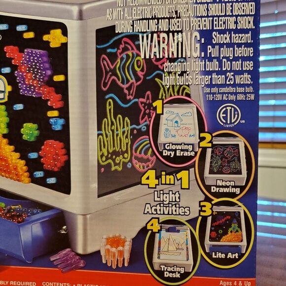 RoseArt LiteArt Activity Cube 2004 Similar to Lite Brite - Picture 5 of 6